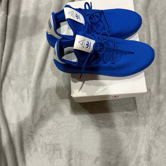 Adidas Hu - Blue Sneakers Lightweight Knit Design - Picture 2 of 9